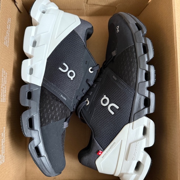 ON Cloudflyer 4 Wide “Black / White” – Women’s 8.5 (Worn Once) - Picture 1 of 9